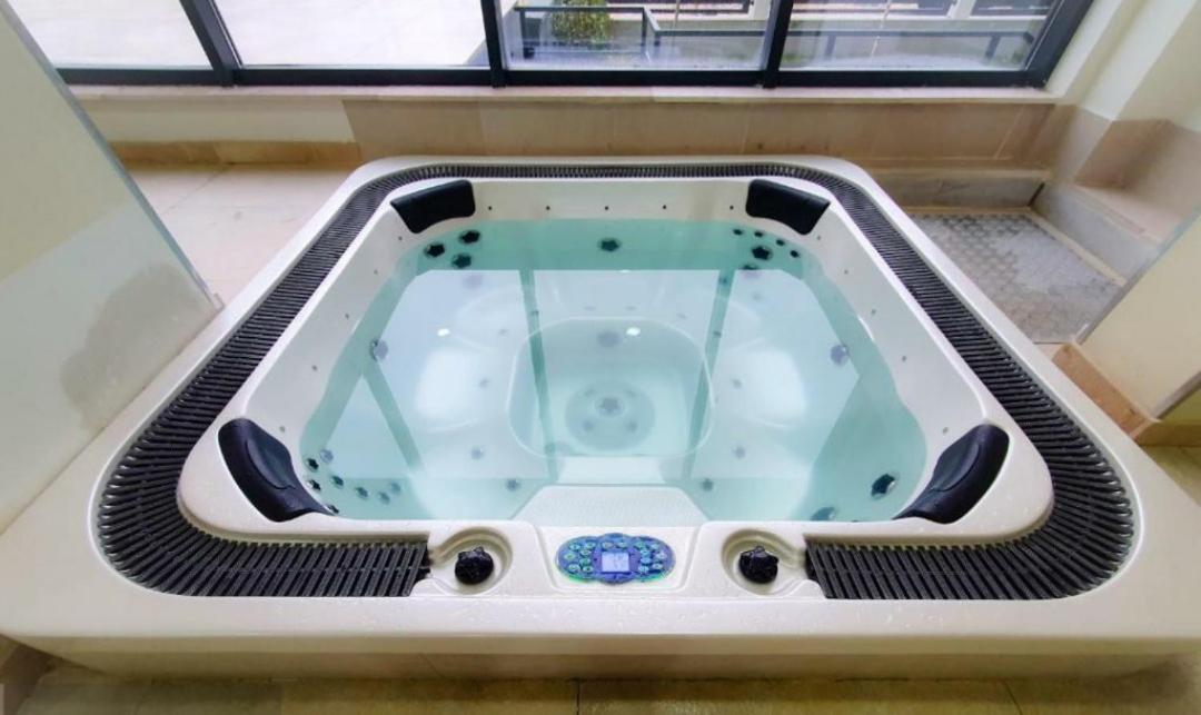 Luxury Suite Alezzi Beach Apartment Piscina Incalzita Sauna Jacuzzi Parking Navodari Exterior photo